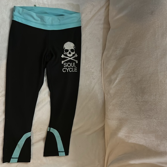 Lululemon, size 6 - Picture 2 of 2